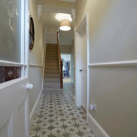 The Escape Luxury Townhouse With Parking Holiday home *