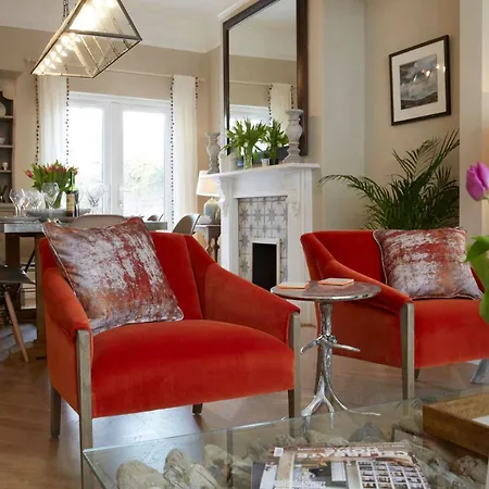 The Escape Luxury Townhouse With Parking * 요크