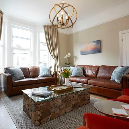 Holiday home The Escape Luxury Townhouse With Parking *