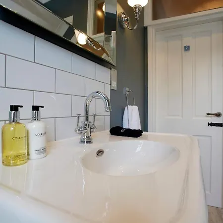 The Escape Luxury Townhouse With Parking Holiday home York