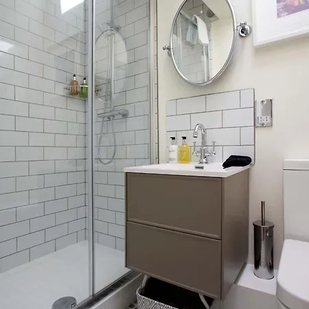 Holiday home The Escape Luxury Townhouse With Parking