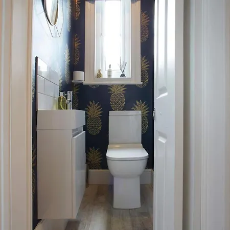 The Escape Luxury Townhouse With Parking Holiday home *