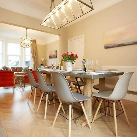 펜션 The Escape Luxury Townhouse With Parking *