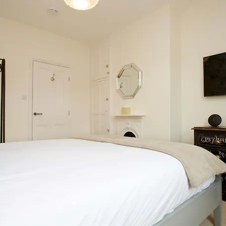 펜션 The Escape Luxury Townhouse With Parking *