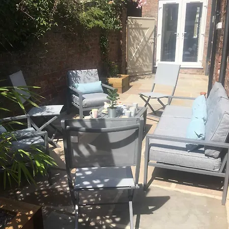 The Escape Luxury Townhouse With Parking Holiday home