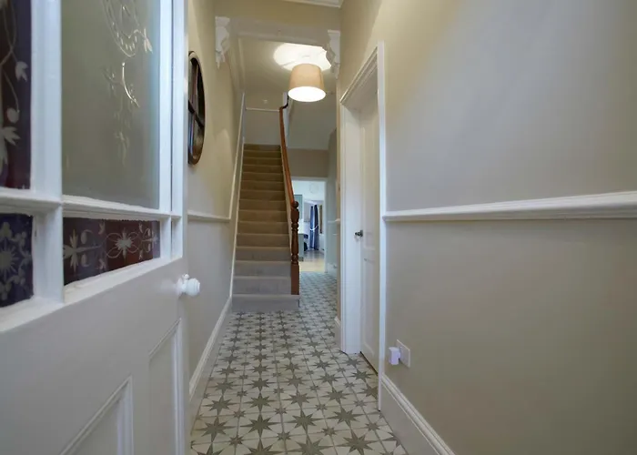 The Escape Luxury Townhouse With Parking Vakantiehuis *