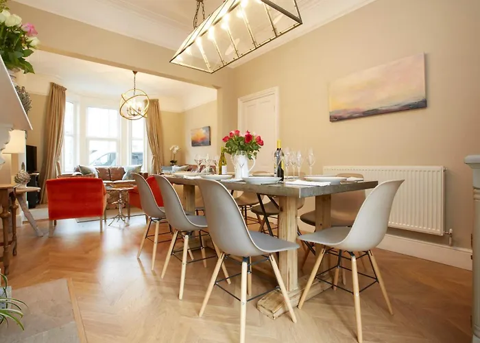 Vakantiehuis The Escape Luxury Townhouse With Parking *