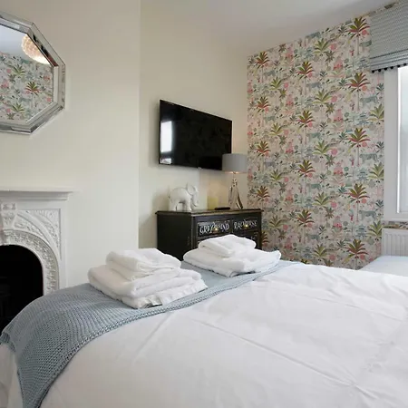 The Escape Luxury Townhouse With Parking *